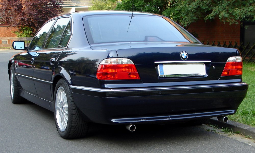 BMW_740_V8_E38_rear.JPG
